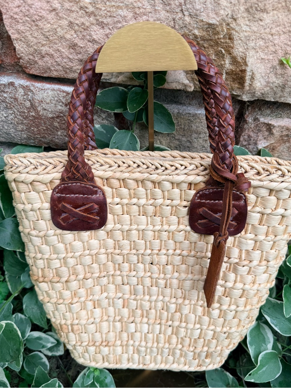 Vintage Ralph Lauren woven raffia tote with braided brown leather handles. - Picture 3 of 7